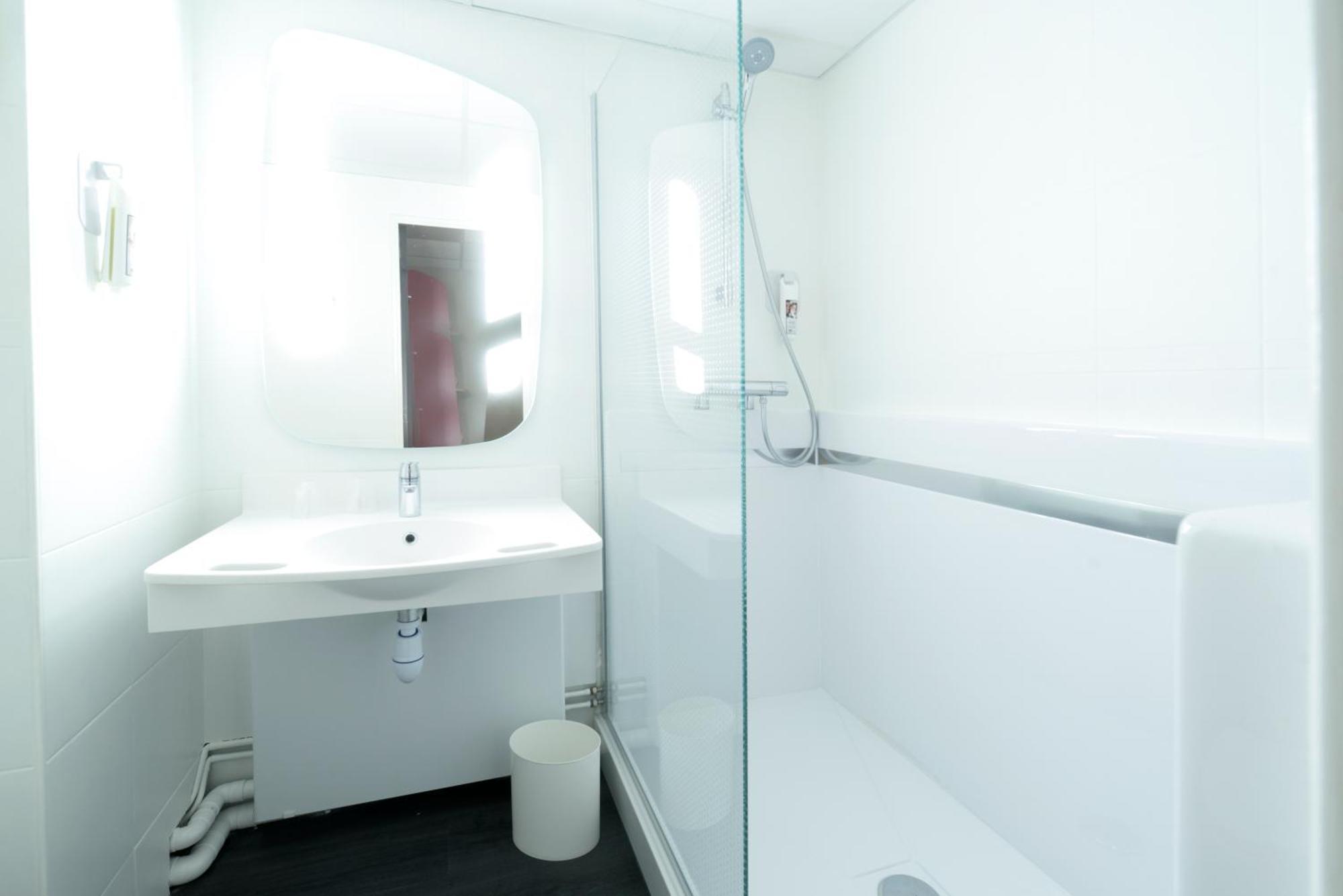 Ibis Centre Champ De Mars 3*