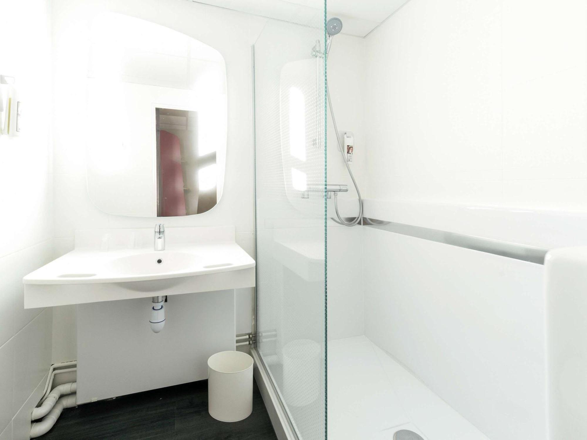 Ibis Centre Champ De Mars Hotel 3*