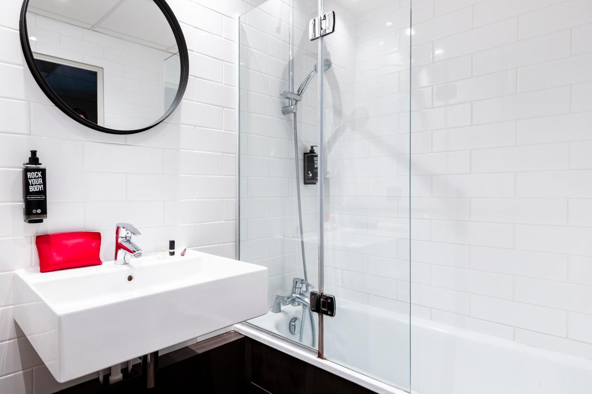 Hotel Ibis Centre Champ De Mars 3*